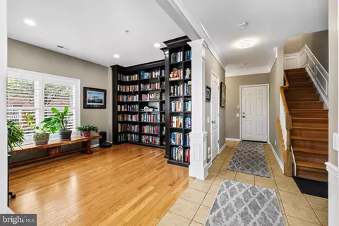 Entry Way - 1900 E Fort Ave, Baltimore, MD 21230 photo 3 of 7