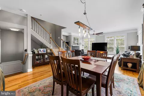Dining - 1900 E Fort Ave, Baltimore, MD 21230 photo 4 of 5