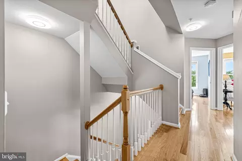 Entry Way - 1900 E Fort Ave, Baltimore, MD 21230 photo 5 of 7
