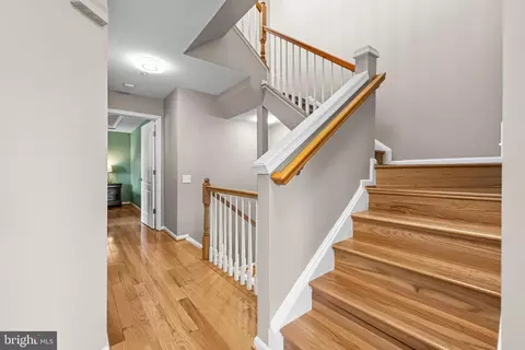 Entry Way - 1900 E Fort Ave, Baltimore, MD 21230 photo 4 of 7