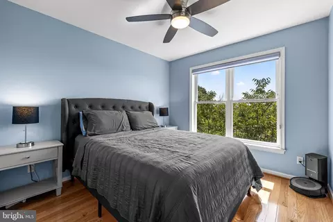 Bedroom - 1900 E Fort Ave, Baltimore, MD 21230 photo 6 of 7