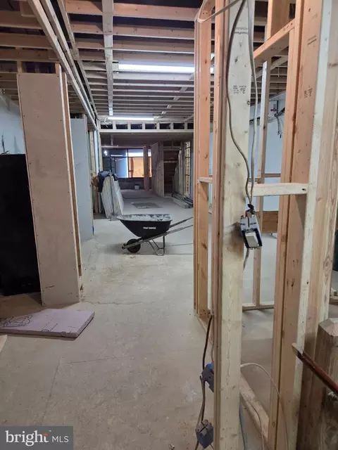 Entry Way - 1127 W Baltimore St, Baltimore, MD 21223 photo 13 of 14