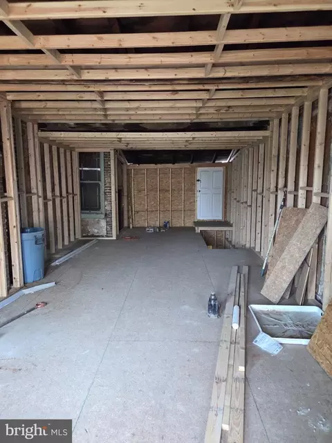 Entry Way - 1127 W Baltimore St, Baltimore, MD 21223 photo 2 of 14