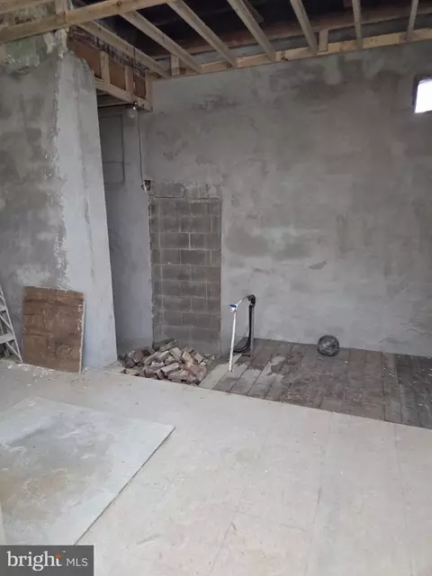 Entry Way - 1127 W Baltimore St, Baltimore, MD 21223 photo 11 of 14