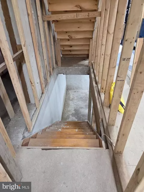 Entry Way - 1127 W Baltimore St, Baltimore, MD 21223 photo 6 of 14