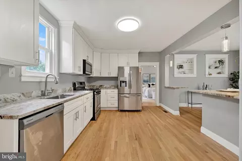 Kitchen - 507 Hollen Rd, Baltimore, MD 21212 photo 2 of 3