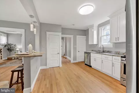 Entry Way - 507 Hollen Rd, Baltimore, MD 21212 photo 4 of 4