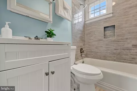 Bath - 507 Hollen Rd, Baltimore, MD 21212 photo 1 of 2