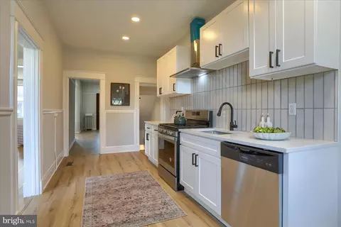 Entry Way - 1924 E 30th, Baltimore, MD 21218 photo 5 of 10