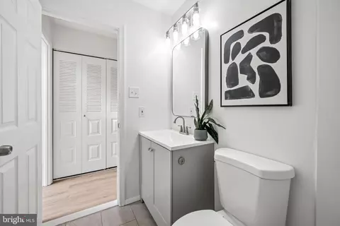Entry Way - 16 N Wolfe St, Baltimore, MD 21231 photo 6 of 8