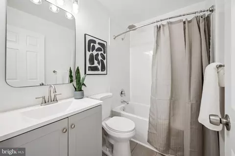 Bath - 16 N Wolfe St, Baltimore, MD 21231 photo 1 of 3