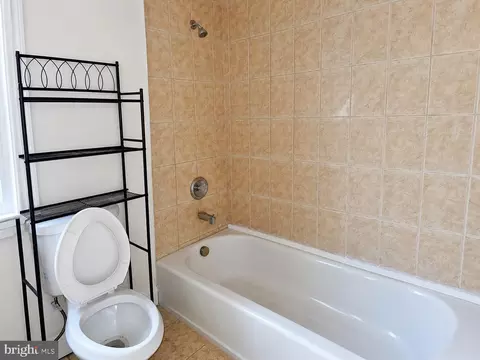 Bath - 1118 Myrtle Ave, Baltimore, MD 21201 photo 1 of 1
