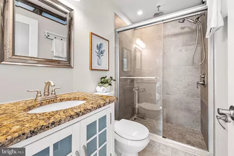 Bath - 1348 Andre St, Baltimore, MD 21230 photo 2 of 4