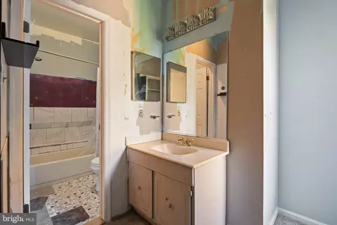 Bath - 2106 E Baltimore St, Baltimore, MD 21231 photo 2 of 4