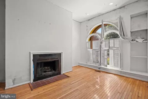 Living - 2106 E Baltimore St, Baltimore, MD 21231 photo 1 of 11