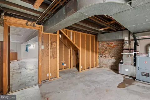 Entry Way - 2106 E Baltimore St, Baltimore, MD 21231 photo 6 of 6