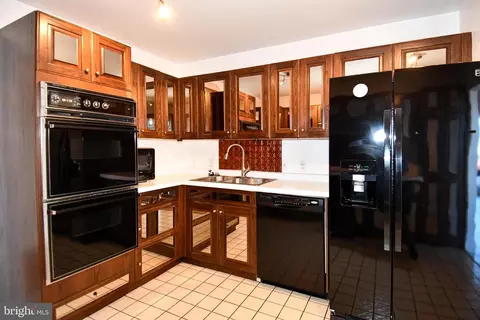 Kitchen - 10 E Lee St #809, Baltimore, MD 21202 photo 4 of 9