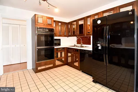Kitchen - 10 E Lee St #809, Baltimore, MD 21202 photo 7 of 9