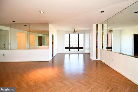 Living - 10 E Lee St #809, Baltimore, MD 21202 photo 5 of 17