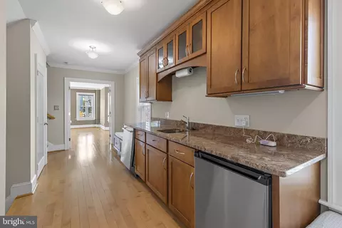 Entry Way - 3200 Odonnell St, Baltimore, MD 21224 photo 4 of 5