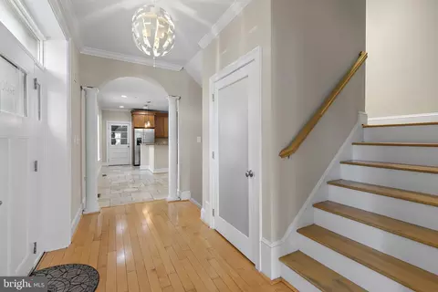 Entry Way - 3200 Odonnell St, Baltimore, MD 21224 photo 2 of 5