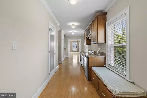Entry Way - 3200 Odonnell St, Baltimore, MD 21224 photo 3 of 5