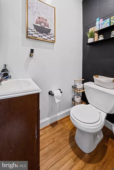 Bath - 5304 Catalpha Rd, Baltimore, MD 21214 photo 2 of 3