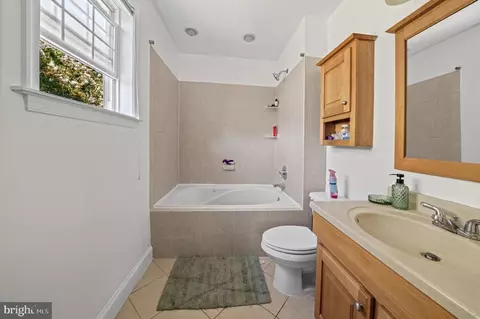 Bath - 5304 Catalpha Rd, Baltimore, MD 21214 photo 3 of 3