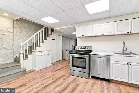 Entry Way - 3603 Rexmere Rd, Baltimore, MD 21218 photo 7 of 8