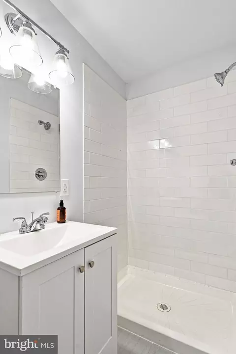 Bath - 3603 Rexmere Rd, Baltimore, MD 21218 photo 1 of 4