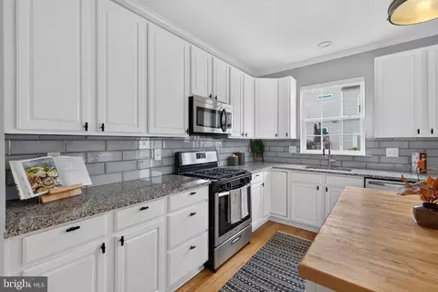 Kitchen - 2721 Harris Ln, Baltimore, MD 21224 photo 2 of 2