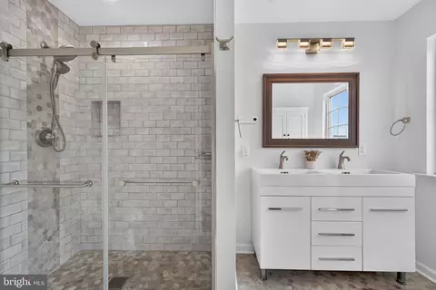 Bath - 2721 Harris Ln, Baltimore, MD 21224 photo 1 of 3