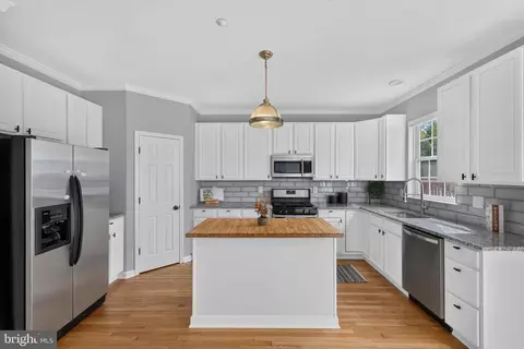 Kitchen - 2721 Harris Ln, Baltimore, MD 21224 photo 1 of 2