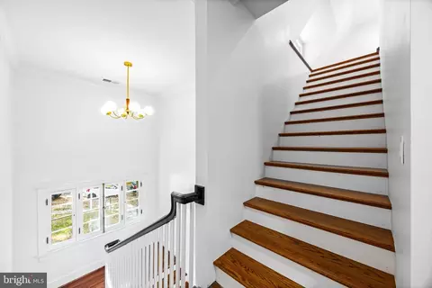Entry Way - 112 Elmhurst Rd, Baltimore, MD 21210 photo 5 of 16