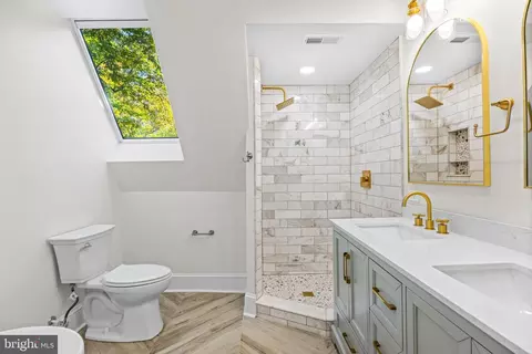 Bath - 112 Elmhurst Rd, Baltimore, MD 21210 photo 6 of 8
