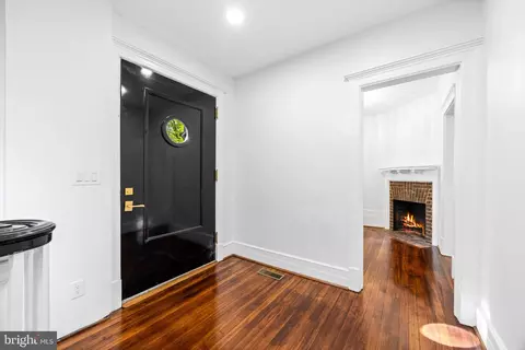Entry Way - 112 Elmhurst Rd, Baltimore, MD 21210 photo 1 of 16