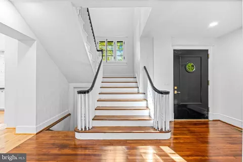 Entry Way - 112 Elmhurst Rd, Baltimore, MD 21210 photo 3 of 16