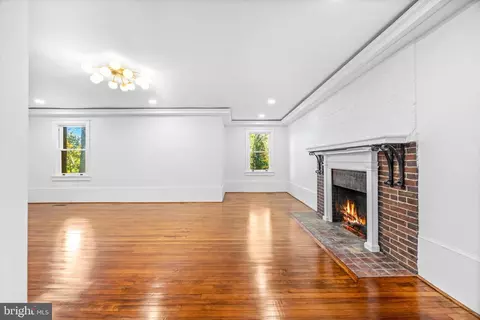 Living - 112 Elmhurst Rd, Baltimore, MD 21210 photo 3 of 6