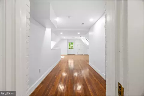 Entry Way - 112 Elmhurst Rd, Baltimore, MD 21210 photo 11 of 16