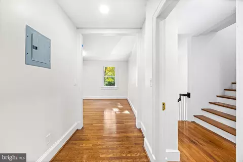 Entry Way - 112 Elmhurst Rd, Baltimore, MD 21210 photo 9 of 16