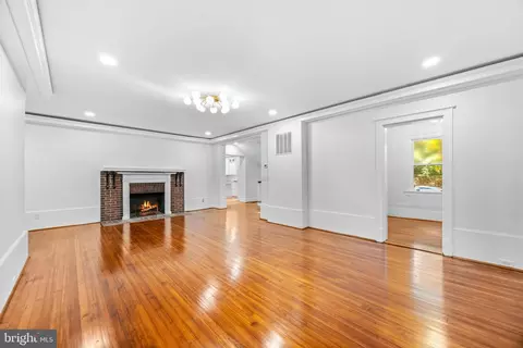 Living - 112 Elmhurst Rd, Baltimore, MD 21210 photo 2 of 6