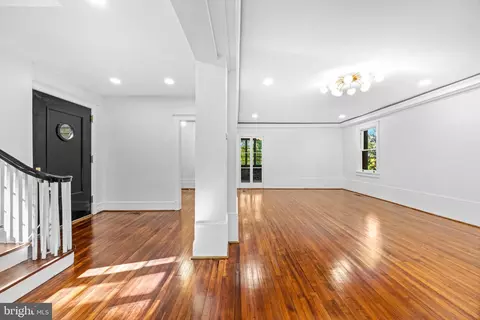 Living - 112 Elmhurst Rd, Baltimore, MD 21210 photo 4 of 6