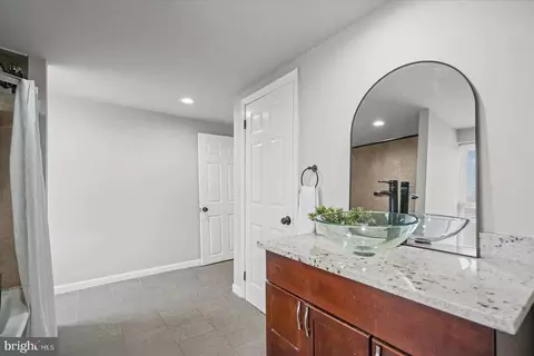 Entry Way - 2938 Miles Ave, Baltimore, MD 21211 photo 2 of 4