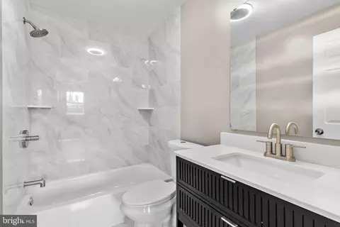 Bath - 627 Bartlett Ave, Baltimore, MD 21218 photo 2 of 3