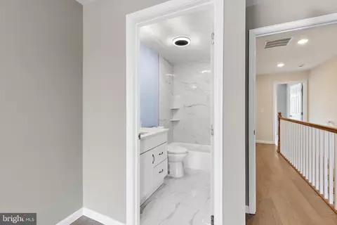 Entry Way - 627 Bartlett Ave, Baltimore, MD 21218 photo 5 of 6