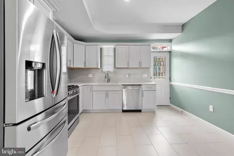 Entry Way - 627 Bartlett Ave, Baltimore, MD 21218 photo 3 of 6