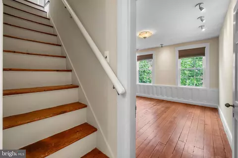 Entry Way - 832 William St, Baltimore, MD 21230 photo 3 of 4