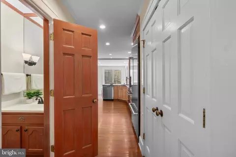 Entry Way - 832 William St, Baltimore, MD 21230 photo 1 of 4