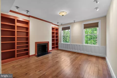 Living - 832 William St, Baltimore, MD 21230 photo 2 of 3