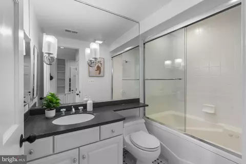 Bath - 832 William St, Baltimore, MD 21230 photo 4 of 4